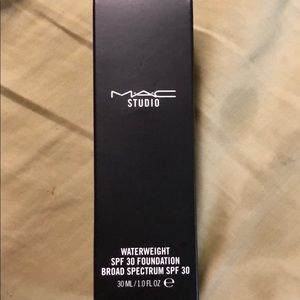 MAC Studio Foundation NC 35